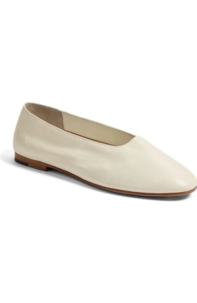 Shop Vince 'maxwell' Flat In Cream Leather