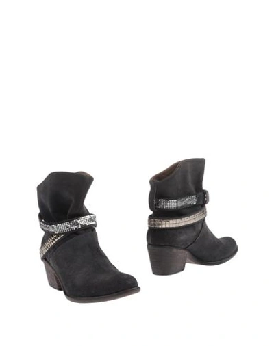 Strategia Ankle Boot In Lead