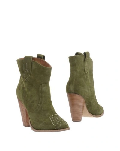 Morobē Ankle Boot In Military Green
