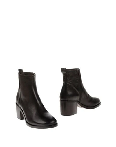 Strategia Ankle Boots In Dark Brown
