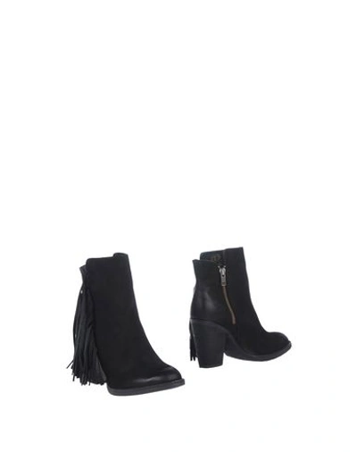 Steve Madden Ankle Boot In Black