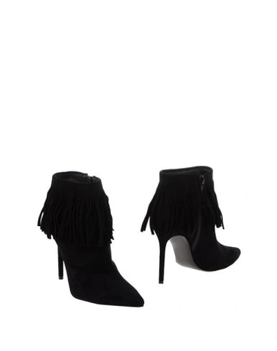 Stuart Weitzman Ankle Boot In Black