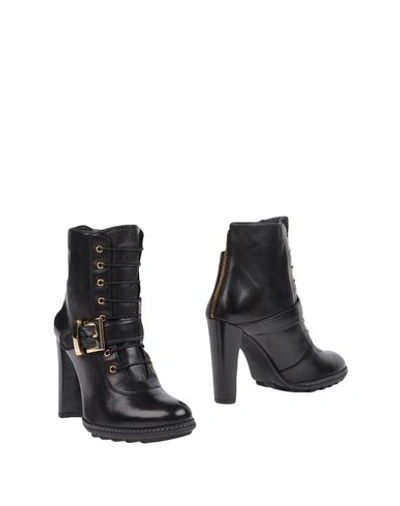 Stuart Weitzman Ankle Boot In Black