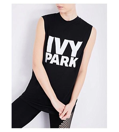 Shop Ivy Park 标志-打印 球衣 顶部 In Black