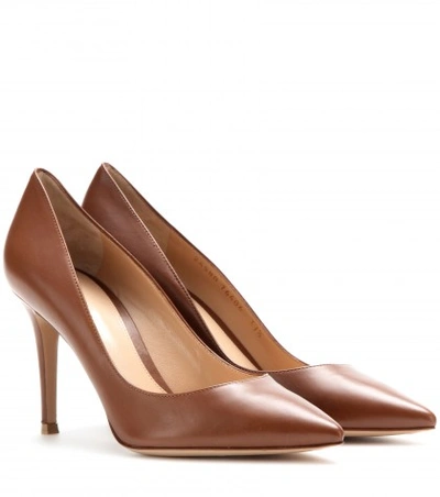 Gianvito Rossi Leather Pumps In Luggage