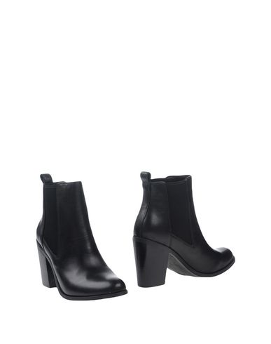 windsor smith dani black
