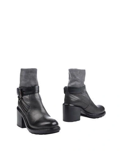 Strategia Ankle Boots In Lead