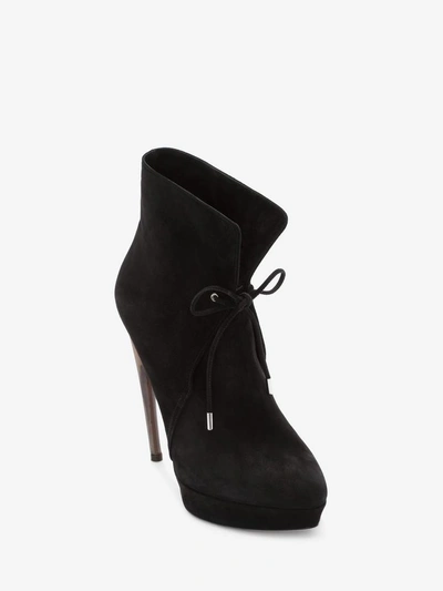 Shop Alexander Mcqueen Stiefeletten Mit Hornabsatz