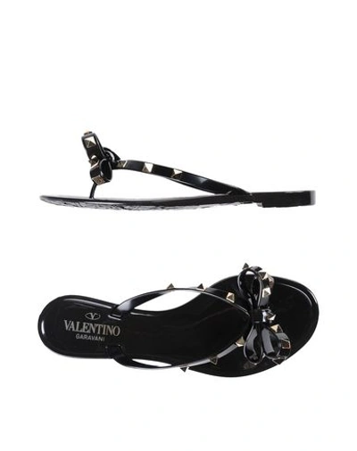 Valentino Garavani Flip Flops In Black