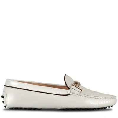 Tod's Gommino Driving Shoes In Patent Leather In White/brown