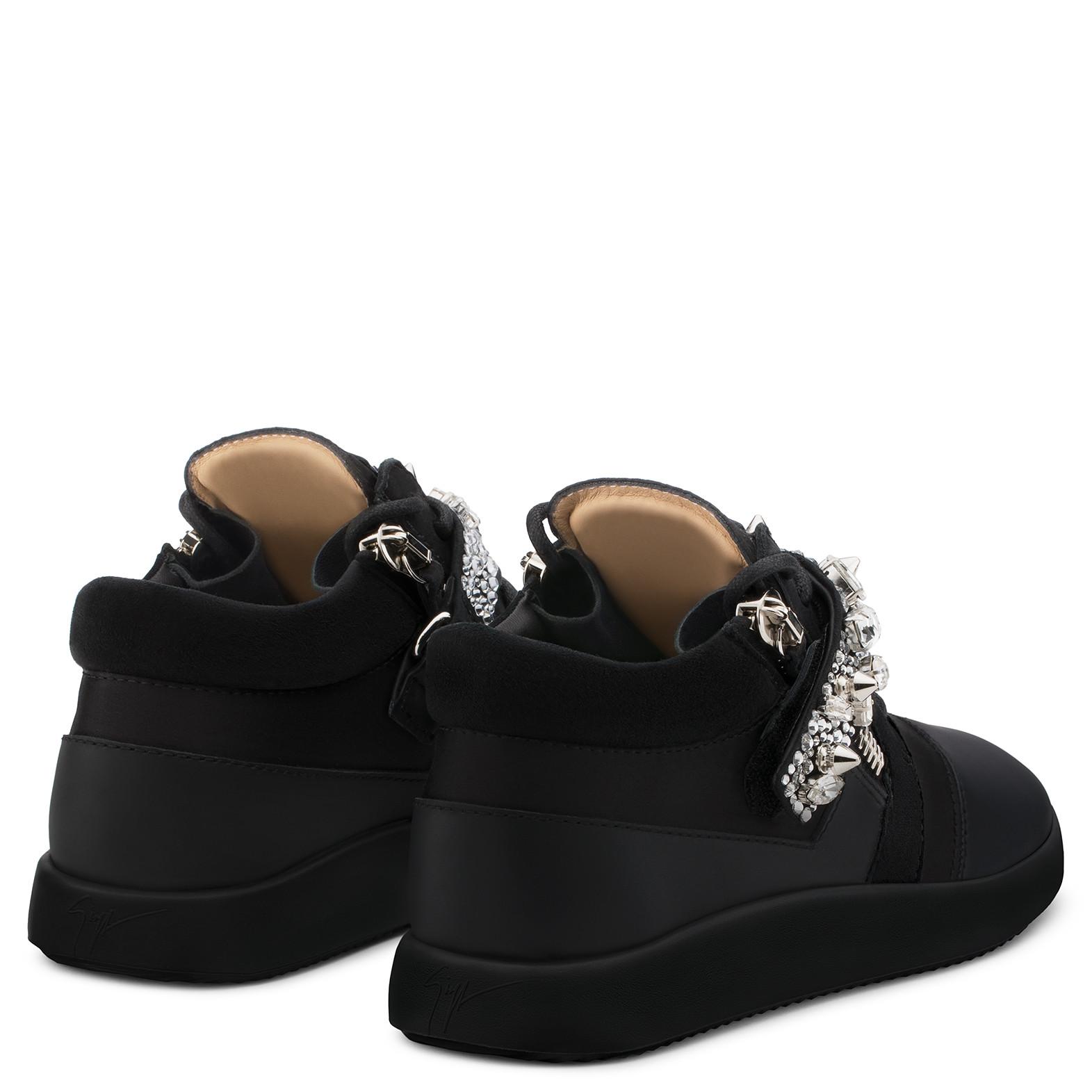 giuseppe zanotti runner