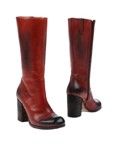 Strategia Boots In Brick Red