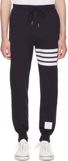 Thom Browne Pantalone Jogging Con Stampa 4bar Stripe In Navy 461