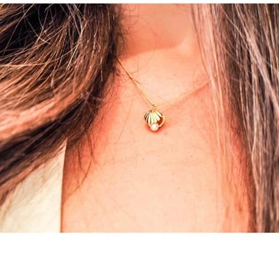 Gucci Shell And Pearl Necklace Gold