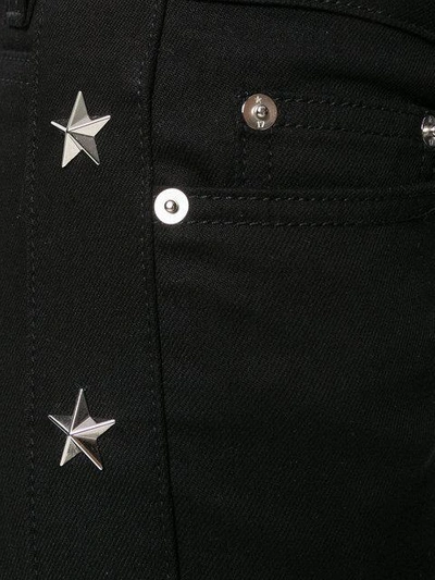 星星铆钉紧身牛仔裤