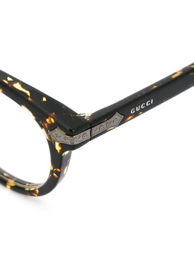 Shop Gucci Debossed Detailing Round-frame Glasses In Brown
