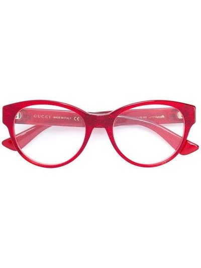 Shop Gucci Transparent Glitter Curved Glasses In Red