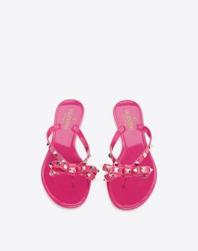 Shop Valentino Jelly Bow Rockstud Thong In Fuchsia