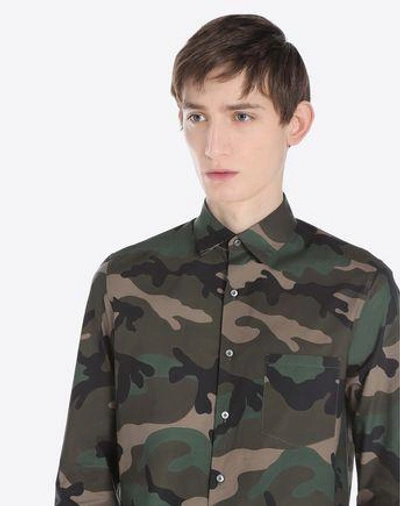 Shop Valentino Uomo Camouflage Print Short Sleeved Shirt In Military Green