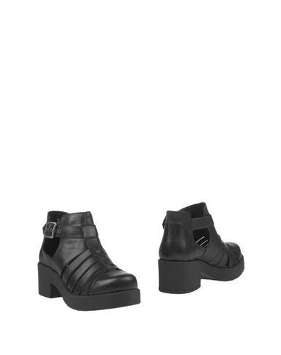 Shop Windsor Smith Ankle Boot In Black
