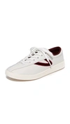 Tretorn Nylite 15 Plus Sneakers In White/rubino