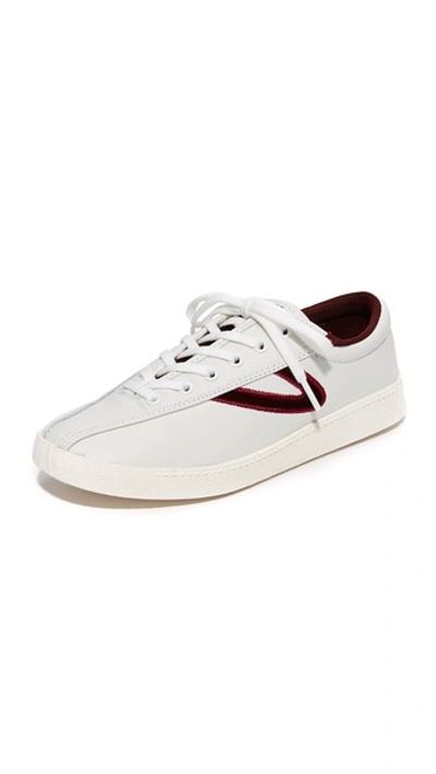 Tretorn Nylite 15 Plus Sneakers In Vintage White/ Rubino