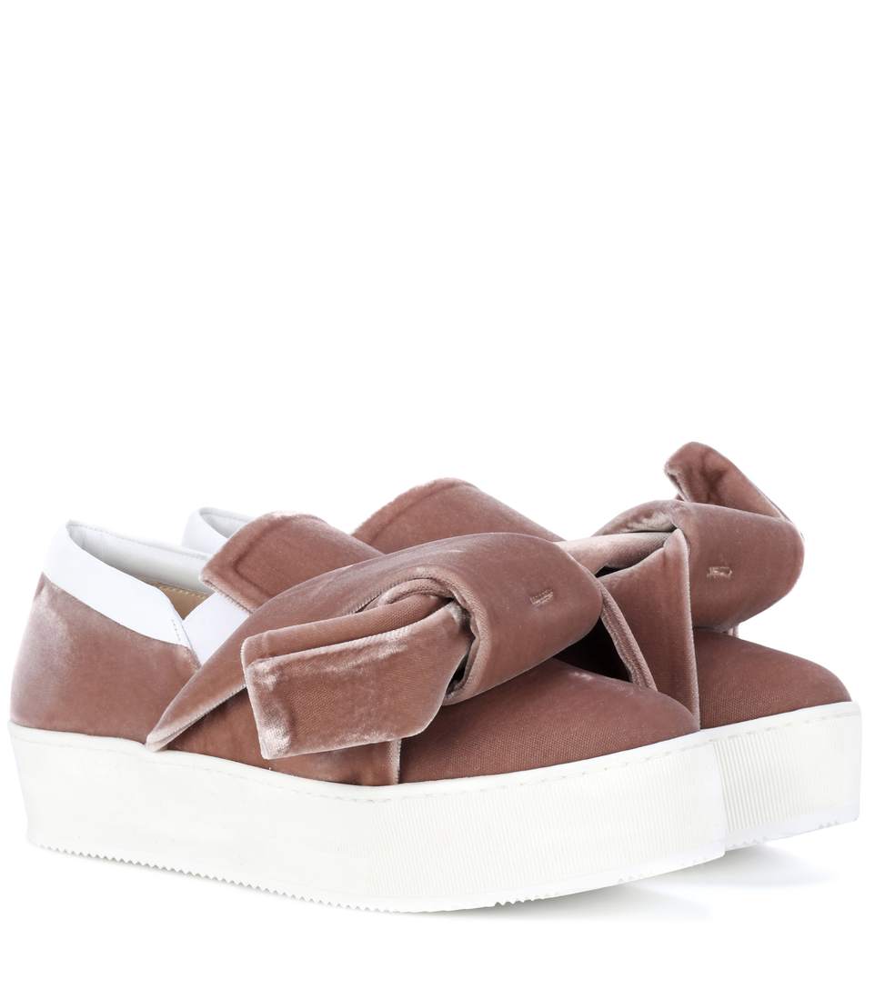 n 21 slip on