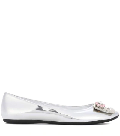 Shop Roger Vivier Gommette Jewels Metallic Leather Ballerinas