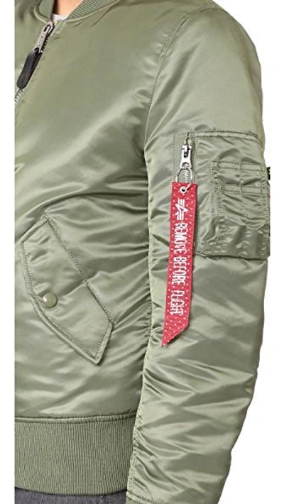 MA-1 正反两面穿短夹克