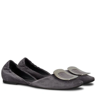 Shop Roger Vivier Chips Ballerinas In Suede In Grey