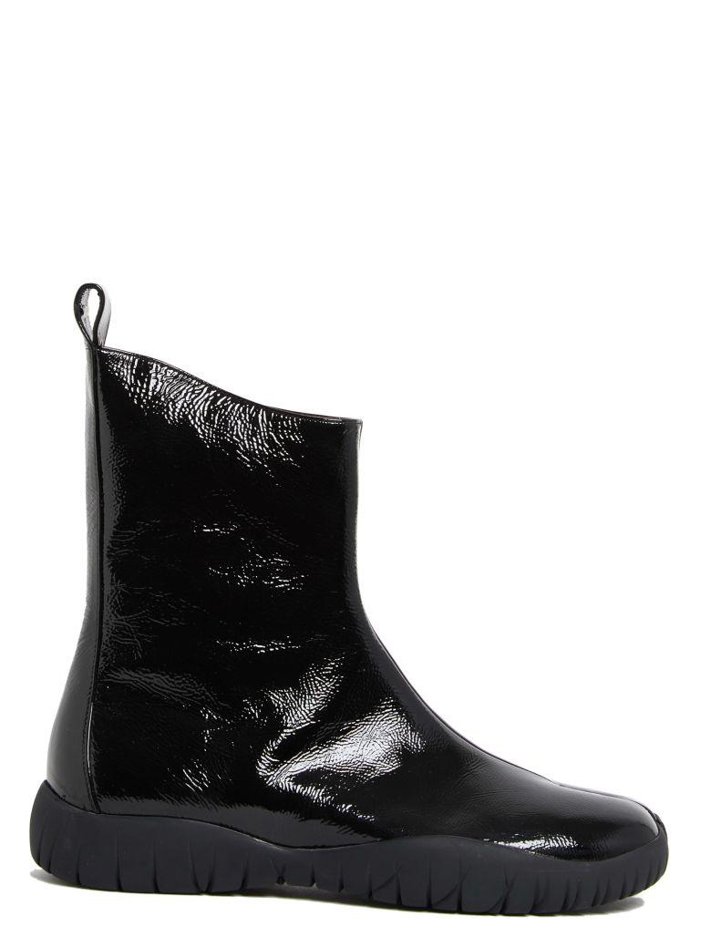 Maison Margiela Patent Scuba Tabi Boots In Black | ModeSens