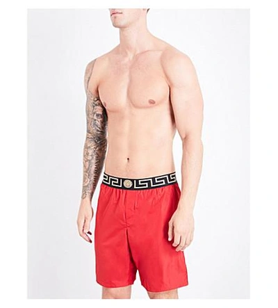 Shop Versace 标志性的 长 游泳 短裤 In Red