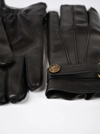 Shop Gucci Classic Leather Gloves In Black