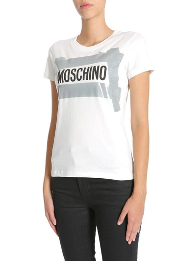Shop Moschino Regular Fit T-shirt In Bianco