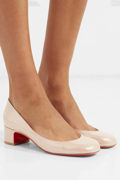 Shop Christian Louboutin Cadrilla 40 Patent-leather Pumps In Beige