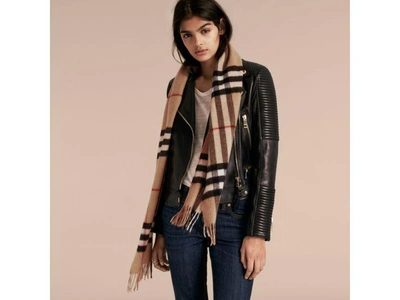 Shop Burberry The Medium Banner In Leather And House Check In Gold