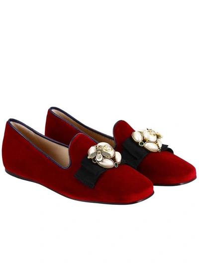 Shop Gucci Ballet Flats Etoile Loafers In Soft Velvet With Macro Bow And Bee Detail In Red