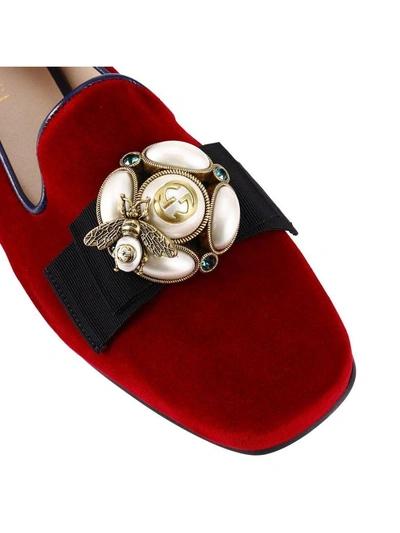Shop Gucci Ballet Flats Etoile Loafers In Soft Velvet With Macro Bow And Bee Detail In Red