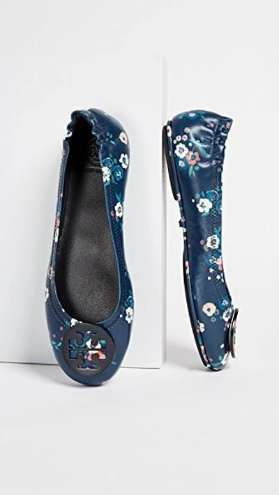 Shop Tory Burch Minnie Travel Ballet Flats In Pansy Bouquet