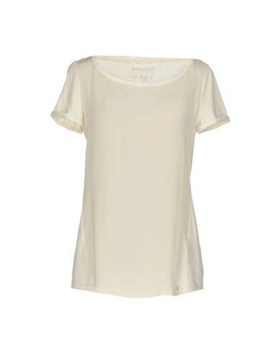 Shop Woolrich T-shirts In Ivory