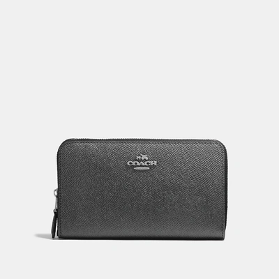 Shop Coach Mittelgrobes Portemonnaie Mit Rundum-reibverschluss In Metallic Graphite/silver