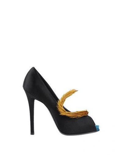 Roger Vivier Pumps In Yellow