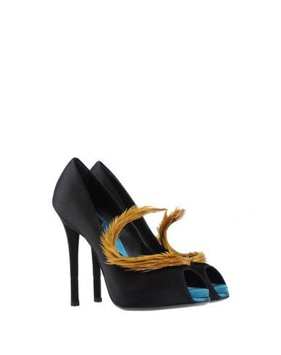 Roger Vivier Pumps In Yellow
