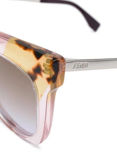Shop Fendi Klassische Sonnenbrille In 27n
