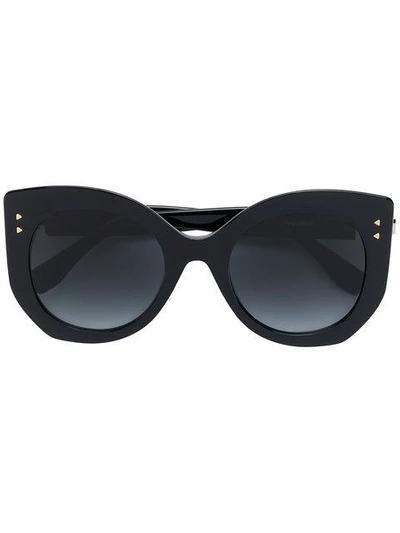 Shop Fendi Peekaboo Sunglasses In Black