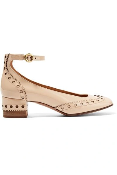 Shop Chloé Perry Patent-leather Pumps In Beige