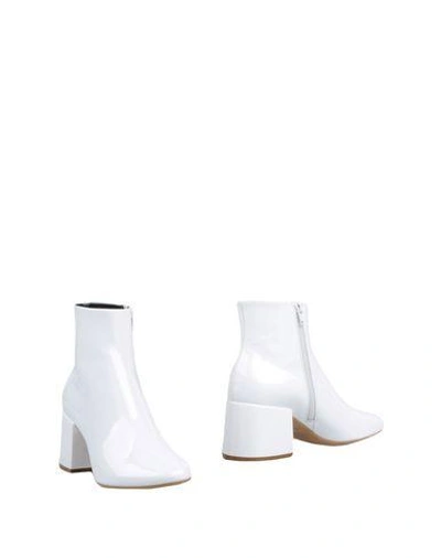 Shop Mm6 Maison Margiela Woman Ankle Boots White Size 7 Soft Leather