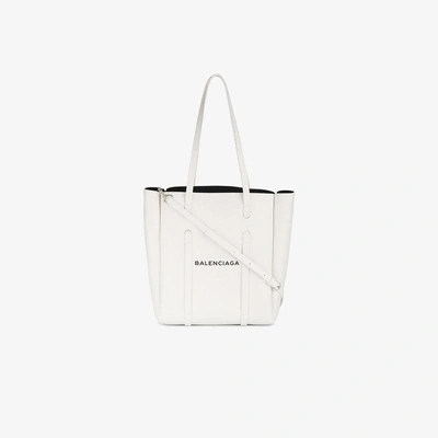Shop Balenciaga 'everyday' Handtasche In White