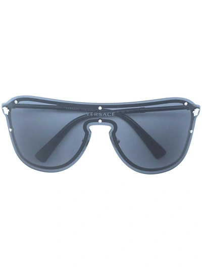 Shop Versace Eyewear Frenergy Visor Sunglasses - Black