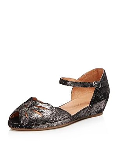 Shop Gucci Gentle Souls Women's Lily Moon Leather Wedge Flats In Graphite